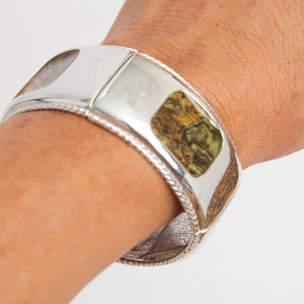Silver tone stretch style bracelet bangle look marble look inserts Liz & Co